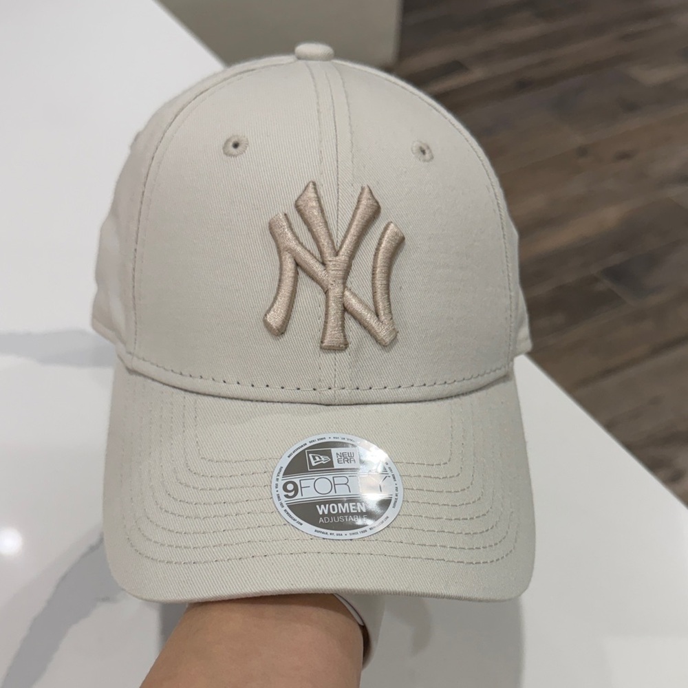 New Era Women Beige NY Yankees Cap with Metallic Embroidered Logo
